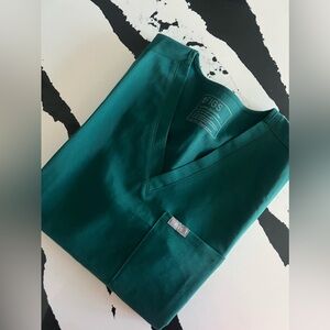 FIGS *FOREST GREEN* Catarina Top Shirt Sz L